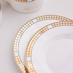 Vente flash - Ensemble de tasses à thé et soucoupes en porcelaine de luxe européenne rouge et bleue pour le café et le thé de l'après-midi - Product Image 3