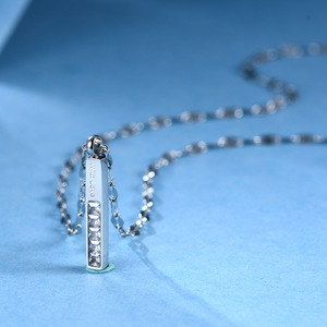 Collier en diamant avec pendentif rectangulaire gravé « Love », pierres taille princesse, en acier inoxydable, pour usage quotidien - Product Image 3