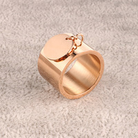 Bague en acier inoxydable de style européen et américain, tendance, joker, hip hop, simple, plaqué 18 carats, non décolorant, cercle sans pierre, pour homme et femme, pour cadeau