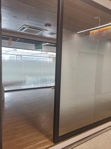 Nouveau produit : Film de fenêtre PET à dégradé pour la confidentialité, film de verre semi-transparent bidirectionnel, décoratif pour le bureau - Product Image 5