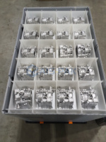 Boîtes de rangement carrées/rectangulaires en plastique PP ondulé léger personnalisables, écologiques, recyclables, avec cloison de protection pour bouteilles