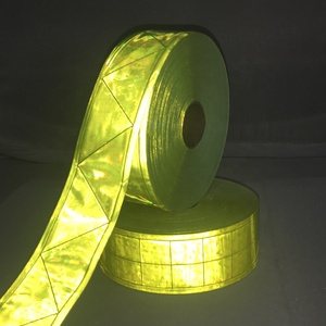 Feuille de PVC <span class=keywords><strong>rétro</strong></span> <span class=keywords><strong>réfléchissante</strong></span> haute brillance garniture <span class=keywords><strong>jaune</strong></span> citron vert fluorescent ruban d'avertissement à coudre en verre - Product Image 2