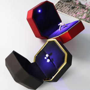 Boîte à bagues de mariage haut de gamme lumière LED proposition Bracelet collier pendentif stockage de bijoux - Product Image 4