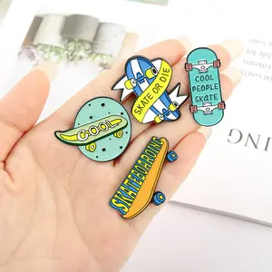 Guangzhou fashion kartun logam campuran logo kustom tanpa minimum layar kelepak cetak enamel pin olahraga untuk topi