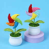 Zarte bunte gehäkelte Wolle gestrickte Blumen verzierung weißer Blumentopf mit Windmühle Blätter perfekte Abschluss geschenk Großhandel