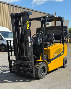 Potente plataforma elevadora eléctrica Yale ERP070VLE con capacidad de 7000 lb - Product Image 1