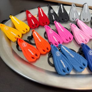 Nuevo Llavero de Plástico Blando Ecológico con Diseño Deportivo Transfronterizo, Inspirado en la Dopamina, con Forma de Aleta de Buceo, para Natación y Buceo, Ideal como Colgante para Bolsa y Regalo - Product Image 2