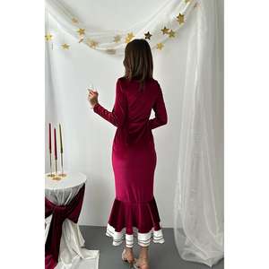 ชุดราตรีเดรสยาวสีแดงเบอร์กันดี ผ้ากำมะหยี่ ทรงเอไลน์ สำหรับงานเลี้ยงหรืองานพิธีการ พร้อมชายกระโปรงระบาย - Product Image 1