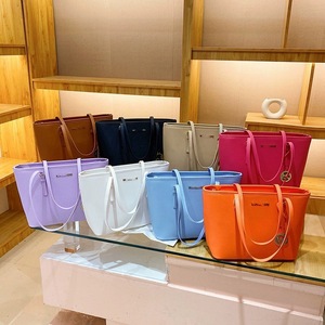 <span class=keywords><strong>Sac</strong></span> fourre-tout en cuir souple personnalisé avec logo <span class=keywords><strong>MK</strong></span>, grande capacité, design porté sous le bras, <span class=keywords><strong>sac</strong></span> <span class=keywords><strong>à</strong></span> main portable pour femme - Product Image 1