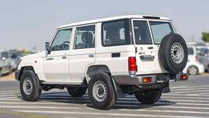 Auto Usado en Perfecto Estado, TOYOTA <span class=keywords><strong>Land</strong></span> <span class=keywords><strong>Cruiser</strong></span> HardTop 2024, 4.5L Diésel, Manual, V8, SUV, Listo para Enviar - Product Image 2