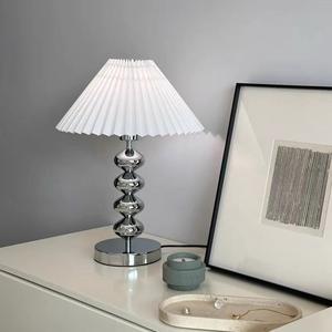 Lámpara de Mesa de Lujo de Estilo Bauhaus para Dormitorio, Ambiente Minimalista Vintage, Luz Decorativa de Espectro Completo - Product Image 5