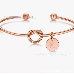 Bracelet tendance unisexe en acier inoxydable plaqué or rose avec breloques initiales en forme de lettre HR – Collection C Fashion – Offre Spéciale - Product Image 6