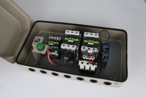 สวิตช์สตาร์ทเตอร์แบบสตาร์ทเตอร์ดาว-สามเหลี่ยม QJX2-18 18A 400V พร้อมคอนแทคเตอร์ไฟฟ้ากระแสสลับ ราคาโรงงานเวินโจว กันน้ำระดับ IP54 - Product Image 6