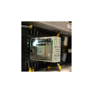 Relé Arteche VDF10 24 VDC con indicador luminoso verde para aplicaciones electromagnéticas - Product Image 3