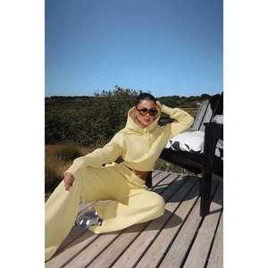 Conjunto Deportivo con Capucha y Bufanda Amarilla de Diseño Personalizado, Cómodo, Resistente al Viento y Transpirable, Talla Grande Maternidad XL - Product Image 3