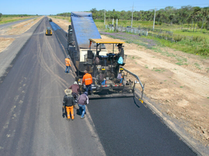 เครื่องปูคอนกรีตยางมะตอยขนาดเล็ก3-5.7ม. SAP100C-10 <span class=keywords><strong>900</strong></span> t/h มีความหนาของการปู35ซม. - Product Image 4