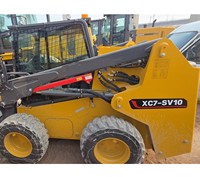 Chargeuse compacte CE EPA XC7-SV10 1,1 tonne 0,6 m³ XC7-SV12 avec lame de bouteur à attache rapide, cabine FOPS&ROPS pour l'entretien municipal