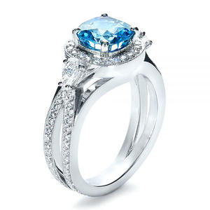 Anello F195 con Diamante in Oro Bianco, Taglio Cushion, Diamanti Naturali, Gioiello da Donna per Fidanzamento, Colore D - Product Image 1