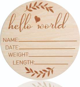 Targa in Legno Incisa con <span class=keywords><strong>Nome</strong></span> del Neonato 'Hello World', Stile Rustico, Accessorio per Foto, Regalo per la Cameretta - Product Image 1