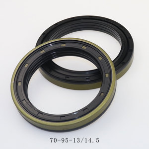 ซีลน้ำมันดุมล้อ NBR Combi ขนาด 70*<span class=keywords><strong>95</strong></span>*13/14.5 มม. สำหรับเครื่องจักรกลการเกษตร รถแทรกเตอร์ ใช้แทน OEM SF6 12012318B - Product Image 1