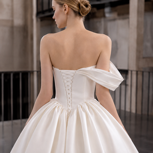 <span class=keywords><strong>Abito</strong></span> da <span class=keywords><strong>sposa</strong></span> a ball gown asimmetrico monospalla con corpetto drappeggiato in raso, <span class=keywords><strong>abito</strong></span> da <span class=keywords><strong>sposa</strong></span> principessa con strascico a cappella e schiena scoperta, motivo floreale - Product Image 6