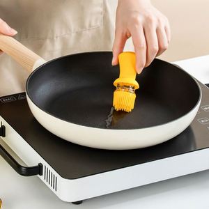 Botella Dispensadora de Aceite de Oliva de Vidrio OEM y ODM con Cepillo Dosificador de Silicona de 550 ml, Moderna para Cocina, Venta al por Mayor - Product Image 5