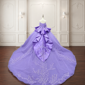 ชุดราตรีงาน Quinceanera สีม่วงหรูหรา รุ่น Lsmc141 ยาวกรอมพื้น ประดับด้วยลูกไม้ คอเสื้อแบบ Boat Neck ทรงคอร์เซ็ท ผ้าทูลล์วิบวับ กระโปรงทรงบอลกาวน์ ชายกระโปรงยาวแบบ Chapel Train เหมาะสำหรับงานปาร์ตี้ - Product Image 4