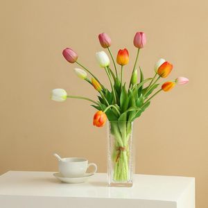 Lot de 5 fleurs artificielles de tulipes douces au toucher réel, de haute qualité, écologiques, pour la décoration de la maison - Remise de diplôme, Pâques, Noël, Nouvel An - Product Image 2