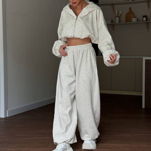 Ensemble de survêtement 2 pièces pour femme : pantalon de jogging uni et sweat à capuche zippé, personnalisable avec logo, confortable - Product Image 1