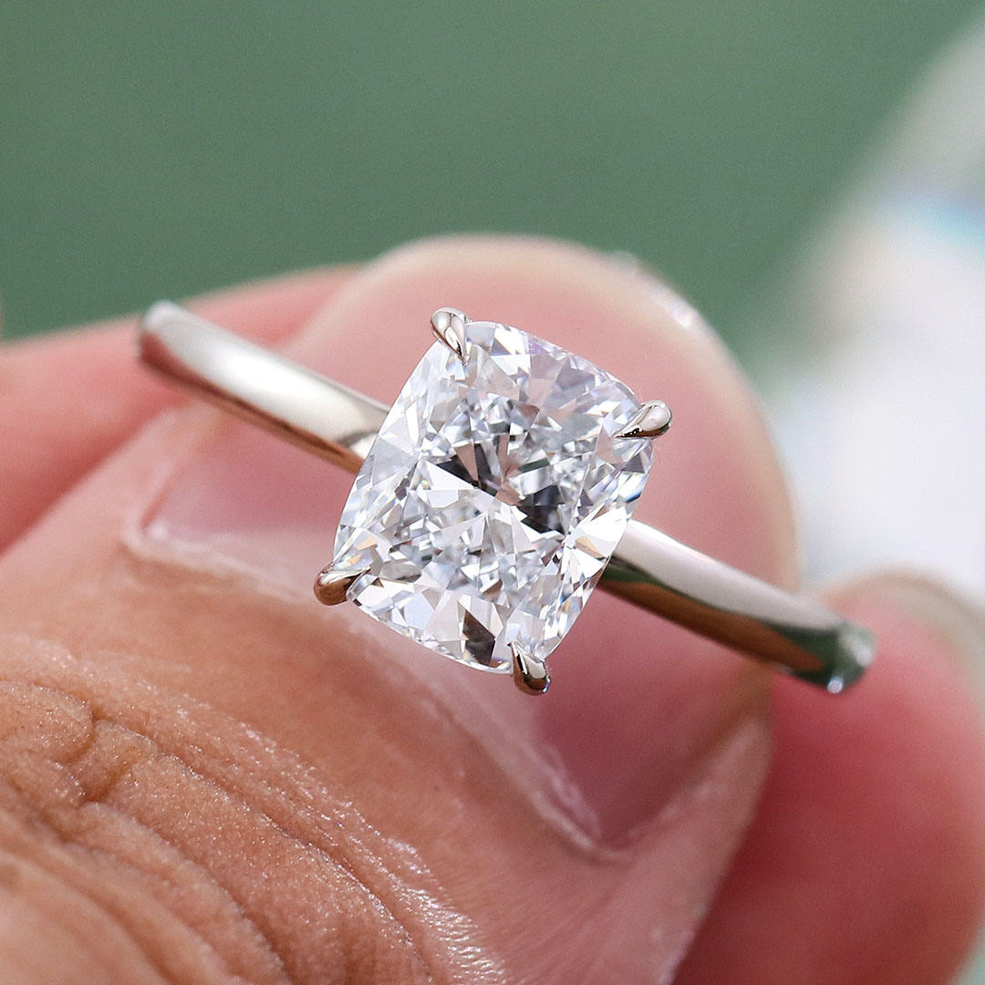 Bague en or massif 10K avec diamant de laboratoire