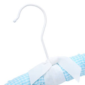 Appendiabiti in tessuto per neonato imbottito in morbido raso blu - Product Image 5