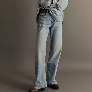 Jean en denim coupe droite taille haute respirant délavé clair avec broderie, coupe classique - Product Image 1