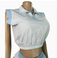 Ensemble deux pièces streetwear tendance été 2026 pour femme : crop top rayé sans manches et short slim