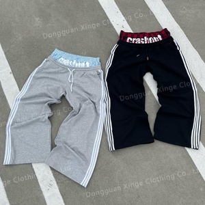 Pantalones de chándal anchos y holgados personalizados para hombre con estampado de rayas y letras, logo y doble cintura, estilo jogger acampanado - Product Image 1