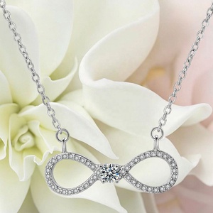 Collar con Colgante de Oro de 14k con Circonita, Diseño Especial para el Día de la Madre, Regalo de Boda o Compromiso para Chicas - Product Image 3
