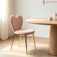 Tabouret de maquillage confortable en velours rose en forme de cœur avec pieds plaqués or pour table de toilette et mobilier de dressing
