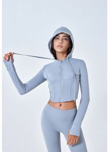 Aoyema Vêtements de sport pour femmes avec logo personnalisé Haut de gymnastique mince à manches longues avec fermeture éclair et capuche avec cordon de serrage Vestes respirantes pour le fitness et le yoga - Product Image 3