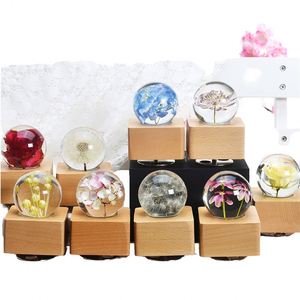 Lámpara Nocturna de Bola de Cristal Recargable con Flor de Diente de León Preservada en Blanco Cálido 3D Harolux, Regalo Personalizado Hecho a Mano en Madera - Product Image 4