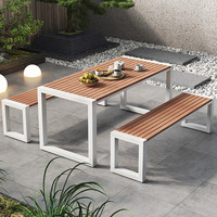 Ensemble de table et chaises de salle à manger classique et moderne à 2 places, avec pieds en métal et plateau en bois d'orme, finition de luxe par peinture poudrée