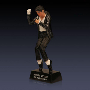 Figurines d'action Super <span class=keywords><strong>Star</strong></span> Statue chantante personnalisée en résine décoration de la maison Souvenir Logo personnalisé amour artificiel - Product Image 2
