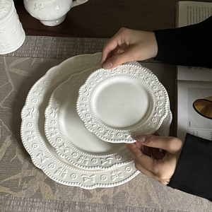 Assiette à soupe en céramique gaufrée style vintage pour la restauration, bord fleuri, en <span class=keywords><strong>porcelaine</strong></span>, motif occidental en relief, pour hôtels et restaurants - Product Image 2