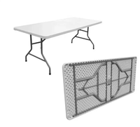 Table en plastique HDPE bon marché de 6 pieds 180cm pliée en deux pour les repas intérieurs et extérieurs