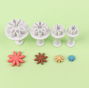 Emporte-pièces à pâtisserie en forme de chrysanthème / marguerite / feuilles de rose / papillon pour biscuits et fondant - Product Image 4