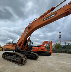 รถขุดตีนตะขาบ Doosan DX500LC-9C มือสอง ขนาด 50 ตัน เครื่องยนต์ 300 กิโลวัตต์ พร้อมชิ้นส่วนสำคัญ เช่น แบริ่ง ปั๊ม เกียร์บ็อกซ์ มอเตอร์ - Product Image 4