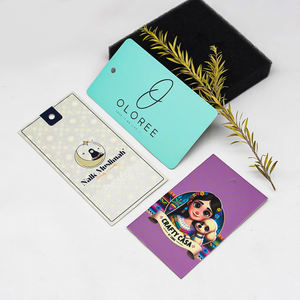 ป้ายแขวนกระดาษลายนูนแบบหรูหราพรีเมียมโลโก้แบรนด์ส่วนบุคคลสำหรับกระเป๋ารองเท้าเสื้อผ้าและอุปกรณ์เสริม - Product Image 4