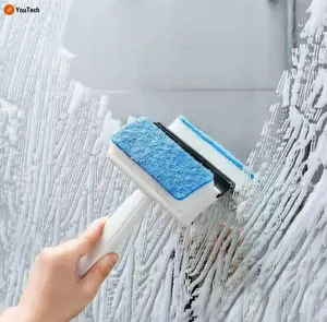 Щетка для мытья окон в ванной