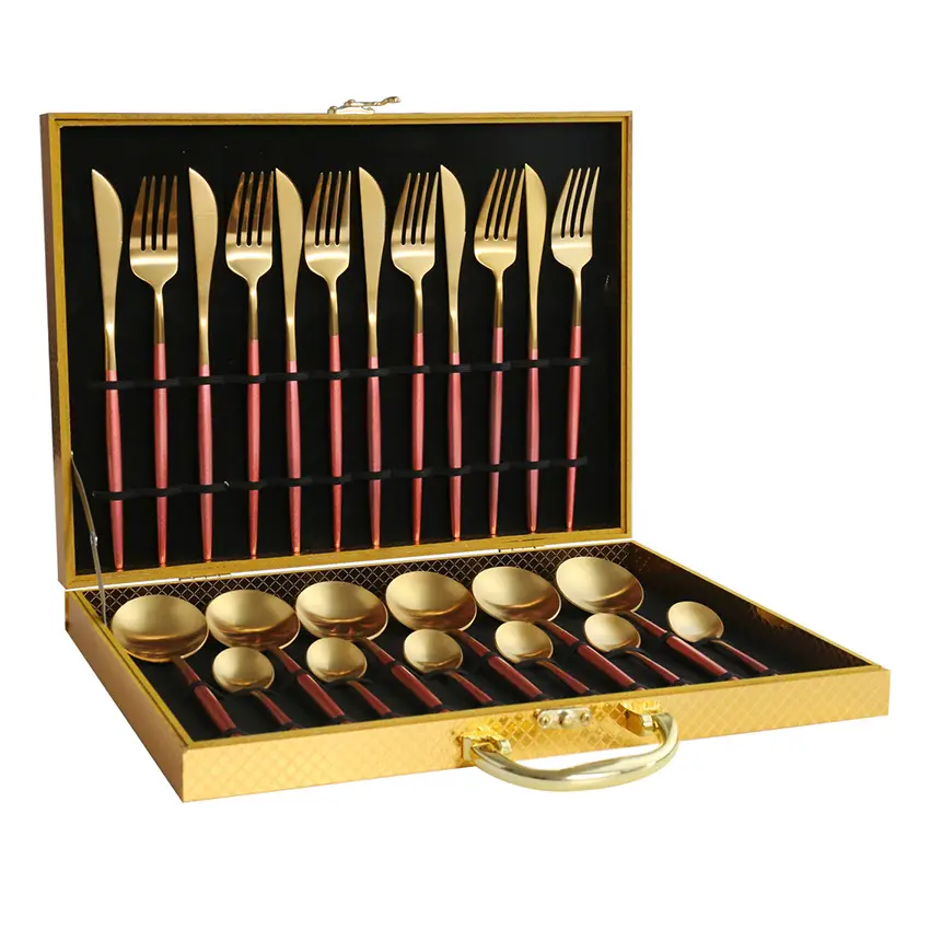 Fábrica Diretamente Ouro Talheres Set Banquete De Casamento Festa 24PCS Aço Inoxidável Banhado A Ouro Talheres Conjunto com Caixa De Madeira