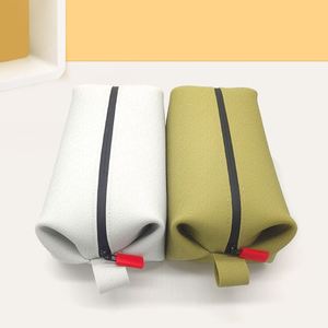 Sac de maquillage en silicone résistant à l'eau avec fermeture éclair, grande capacité, logo personnalisé, avec poignée souple - Product Image 5