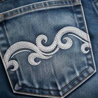 Jean évasé taille haute pour femme avec double bouton, broderie poche arrière, coupe slim bootcut en denim