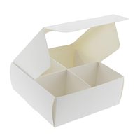 Boîte à gâteau transparente personnalisée à quatre compartiments avec lamination mate de luxe, présentoir pour petites friandises et charcuterie, doublure en éponge